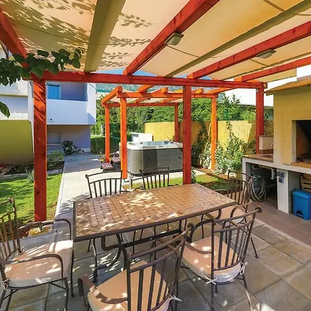 Petra Apartman Kastela